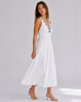 Robe blanche en lin vue de côté
