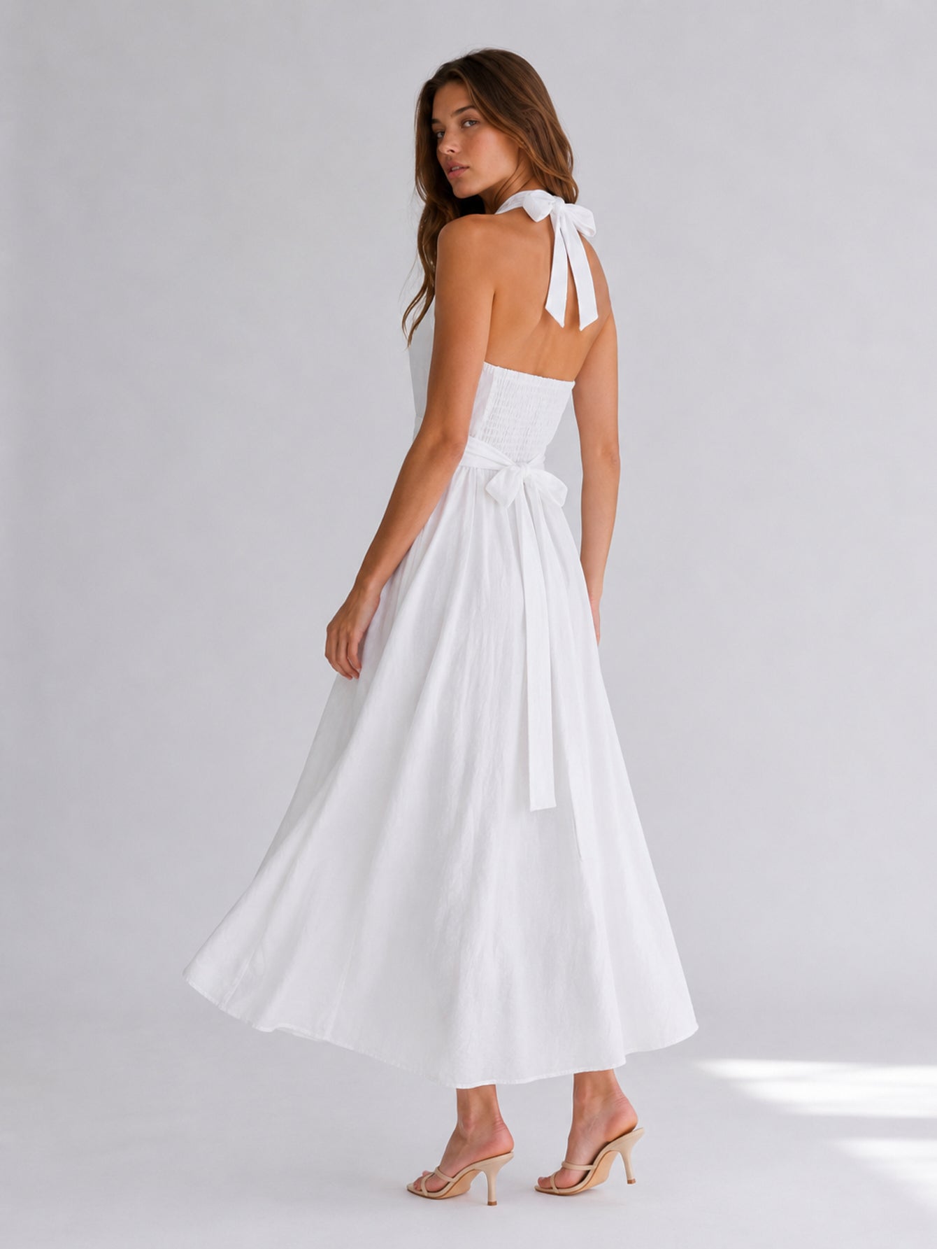 Robe dos nu blanche dos smocké