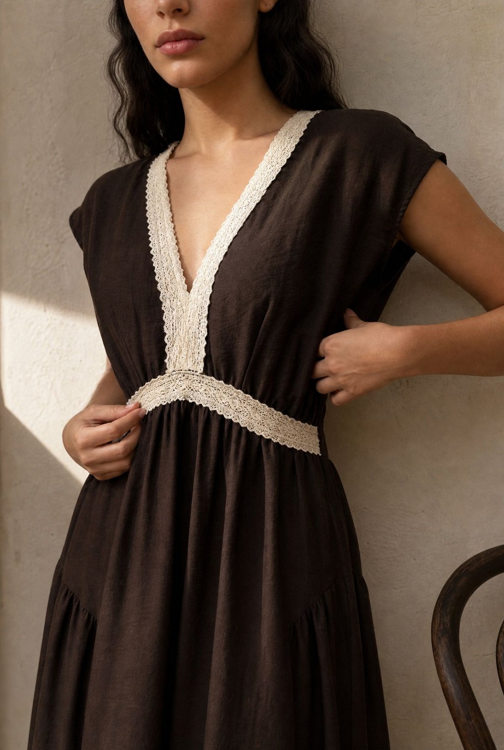 robe midi fluide col v dentelle image 7