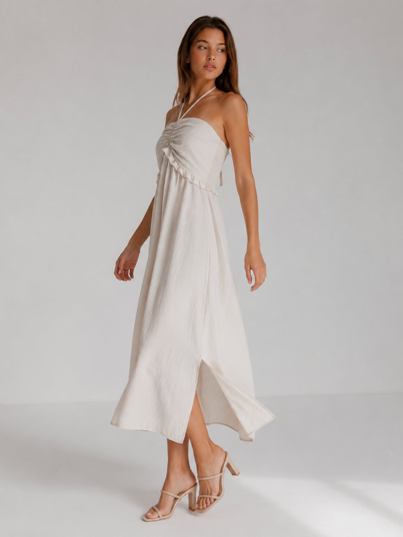 Robe halter midi beige avec fente