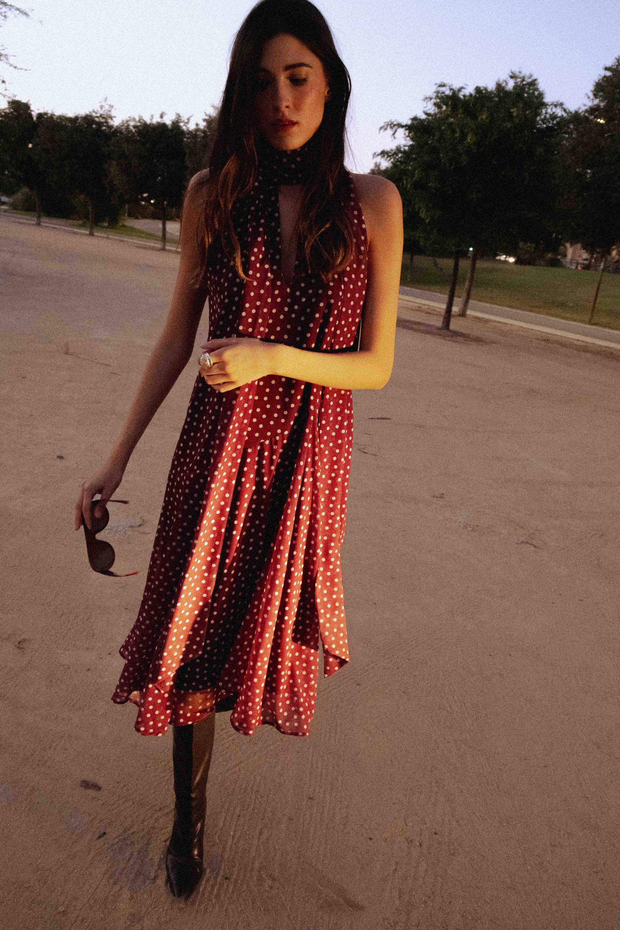 Robe halter à pois bordeaux encolure foulard