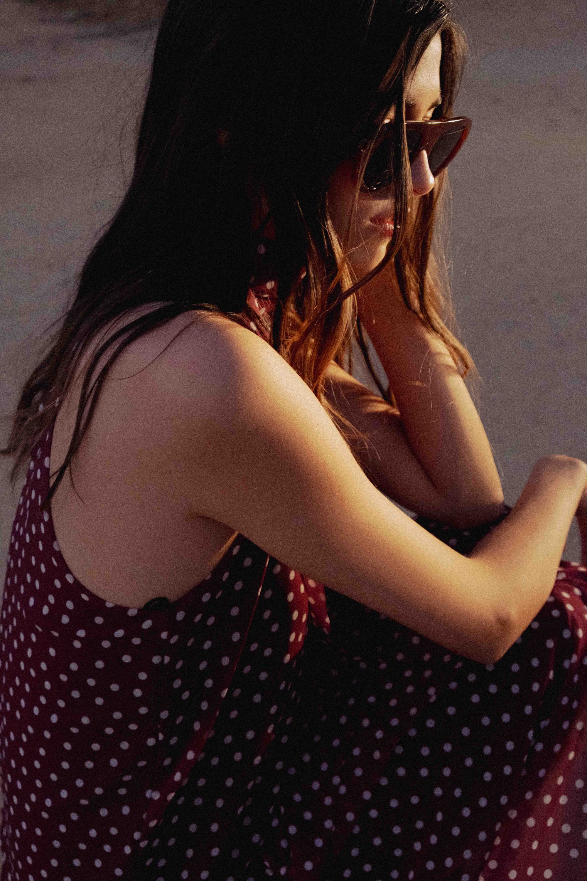 Robe halter à pois bordeaux décolleté V