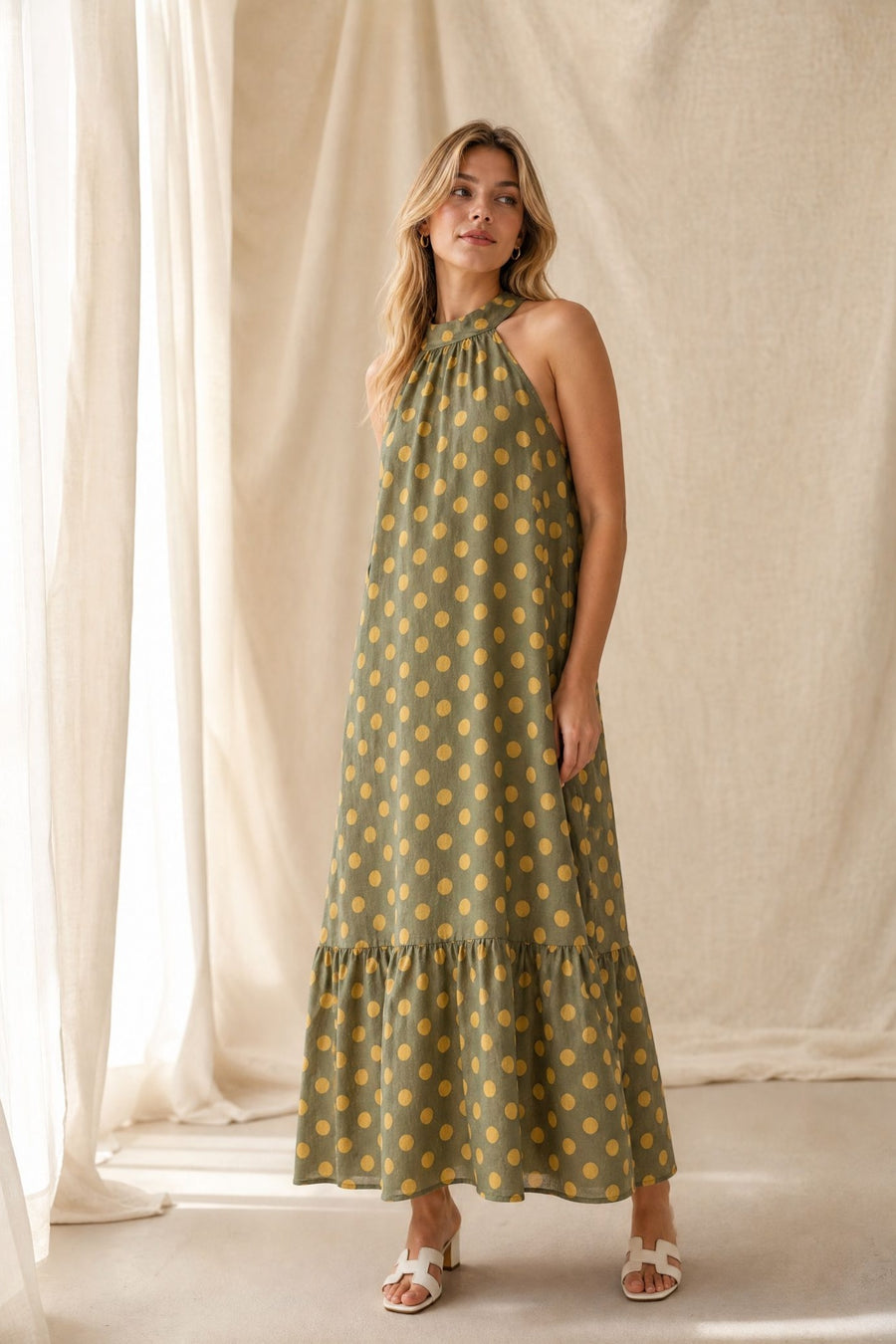 robe kaki à pois vue de côté