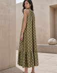 robe kaki à pois en mouvement