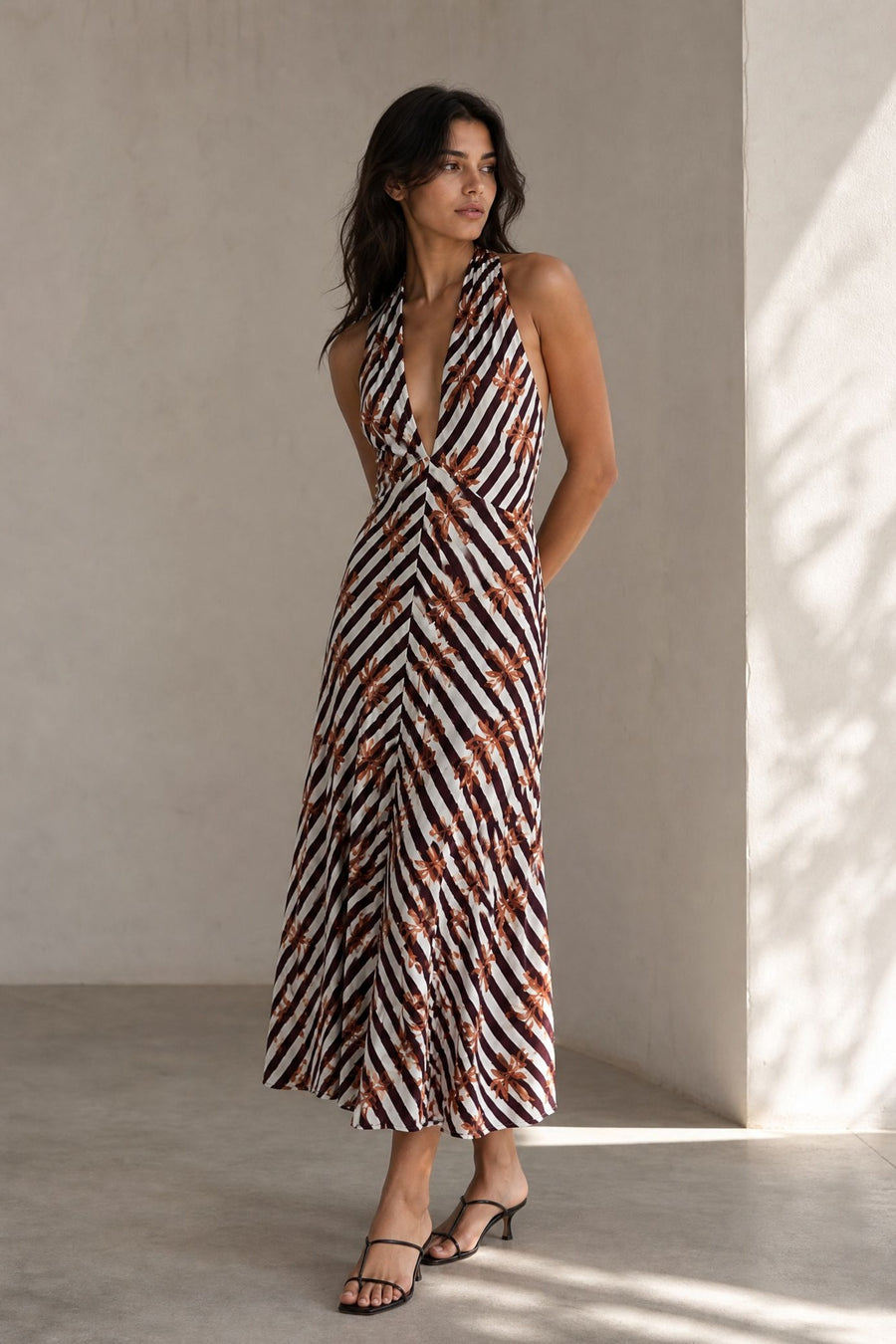 Robe midi imprimé rayures et fleurs décolleté plongeant
