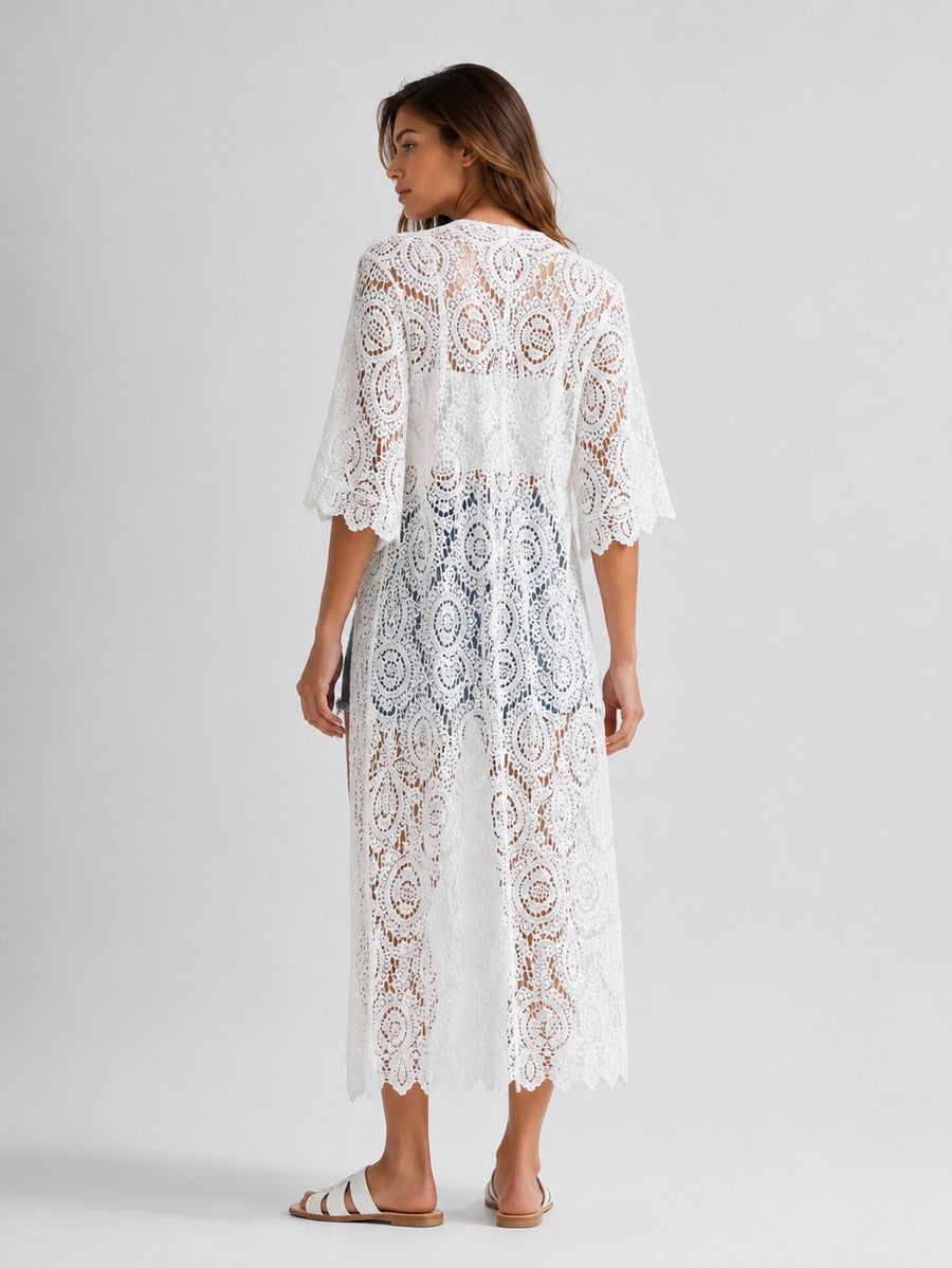 Dos du kimono long en crochet blanc
