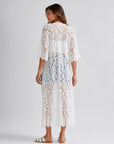 Dos du kimono long en crochet blanc