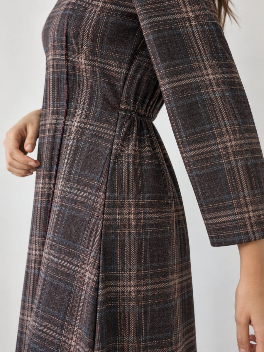 Profil robe à carreaux taille élastiquée
