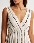 robe texture plissée détail beige