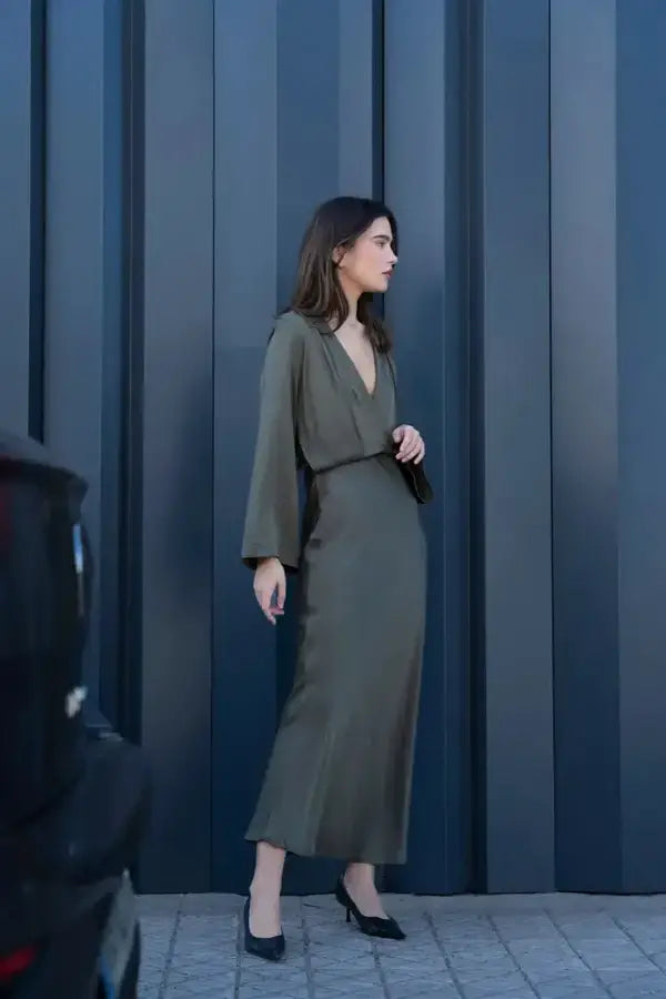Robe longue en satin pour sortie décontractée
