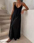 Robe longue fluide noir ambiance