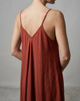 Détail dos robe rouge carmin
