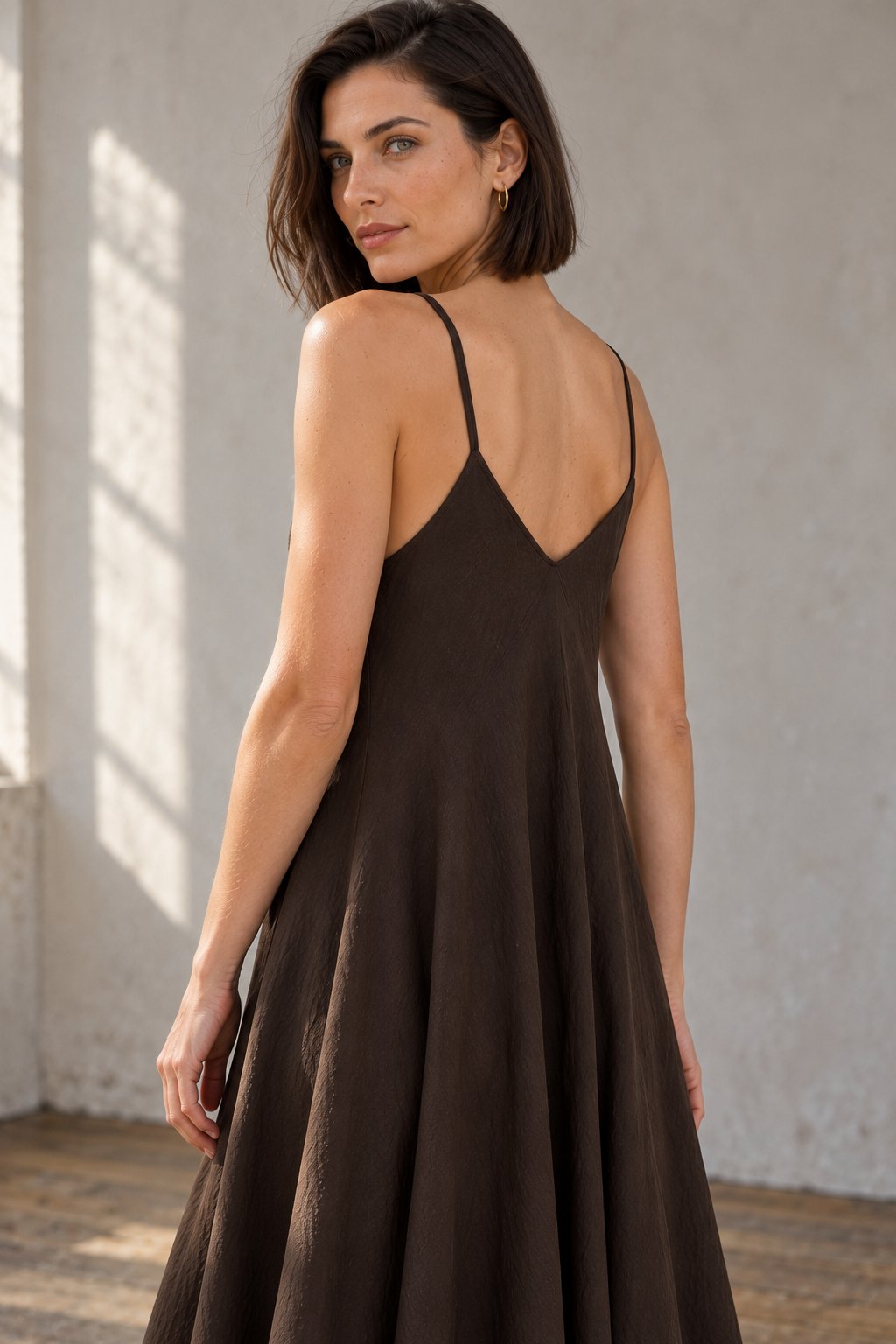 Détail dos en V robe longue chocolat