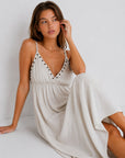 robe longue V clouté beige