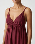 Dos échancré robe bordeaux