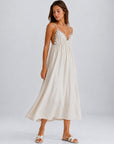 robe évasée beige en mouvement