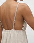 Dos échancré robe beige
