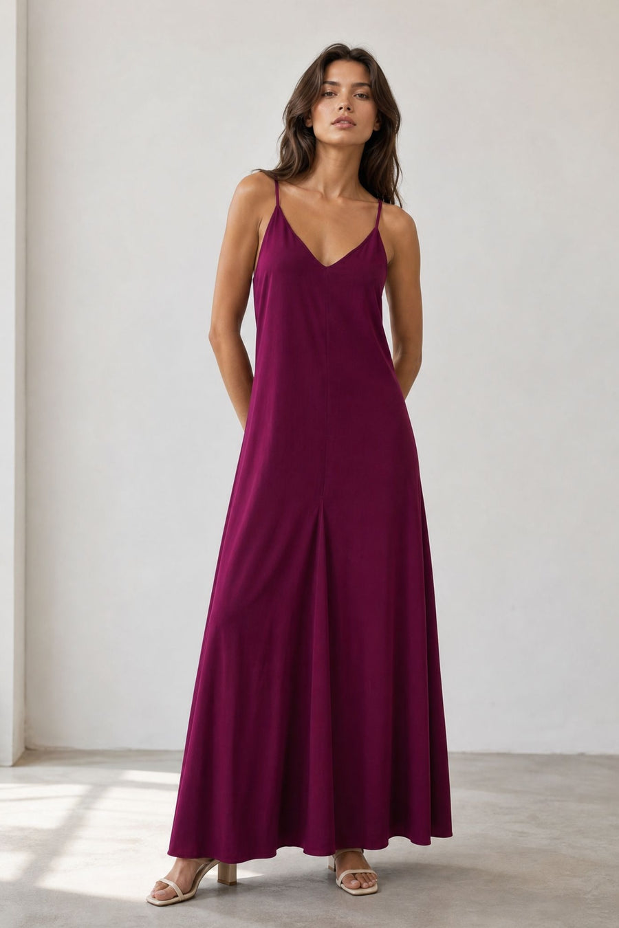Robe longue fluide à bretelles fines