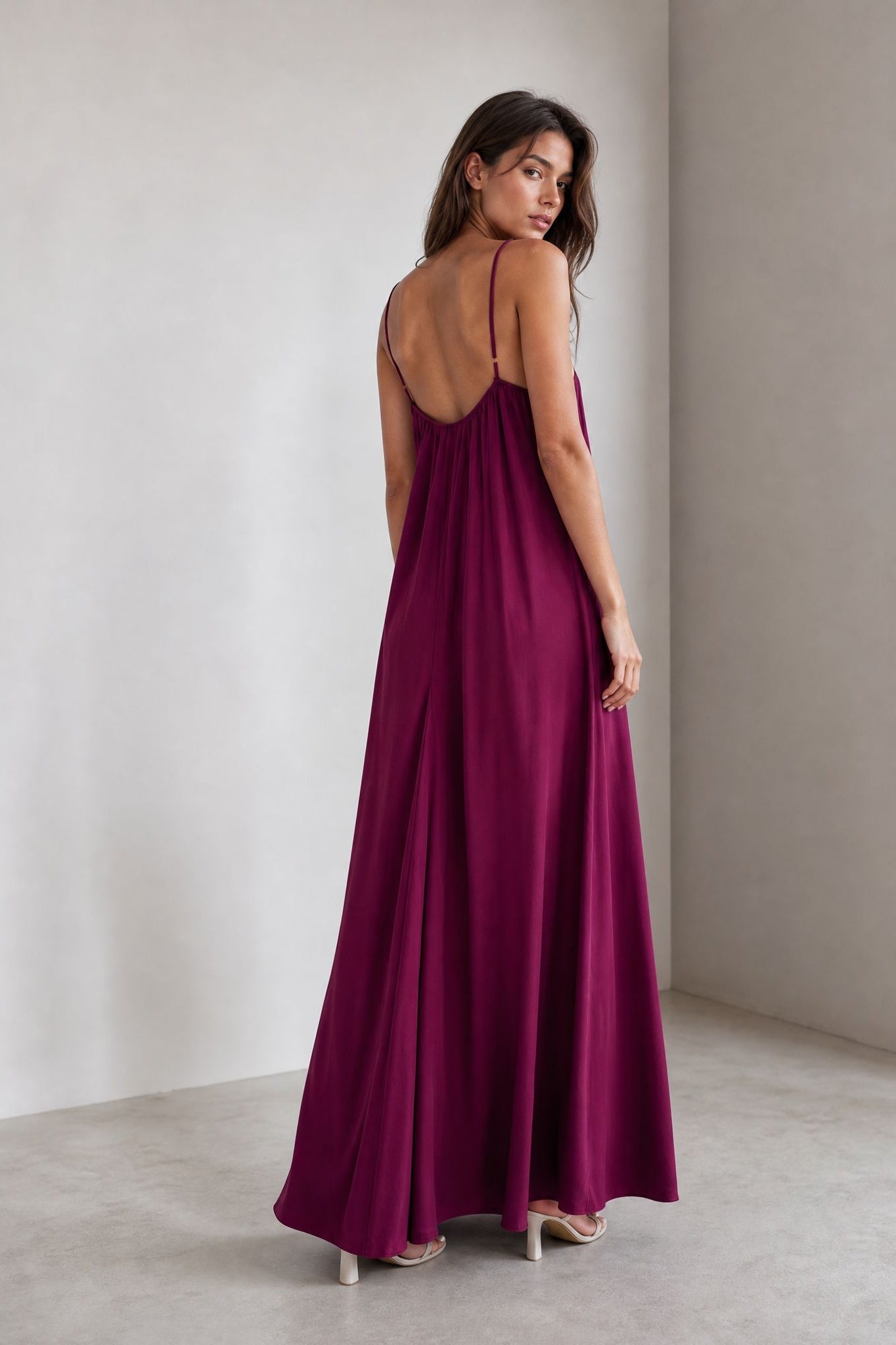 Robe longue fluide à bretelles fines