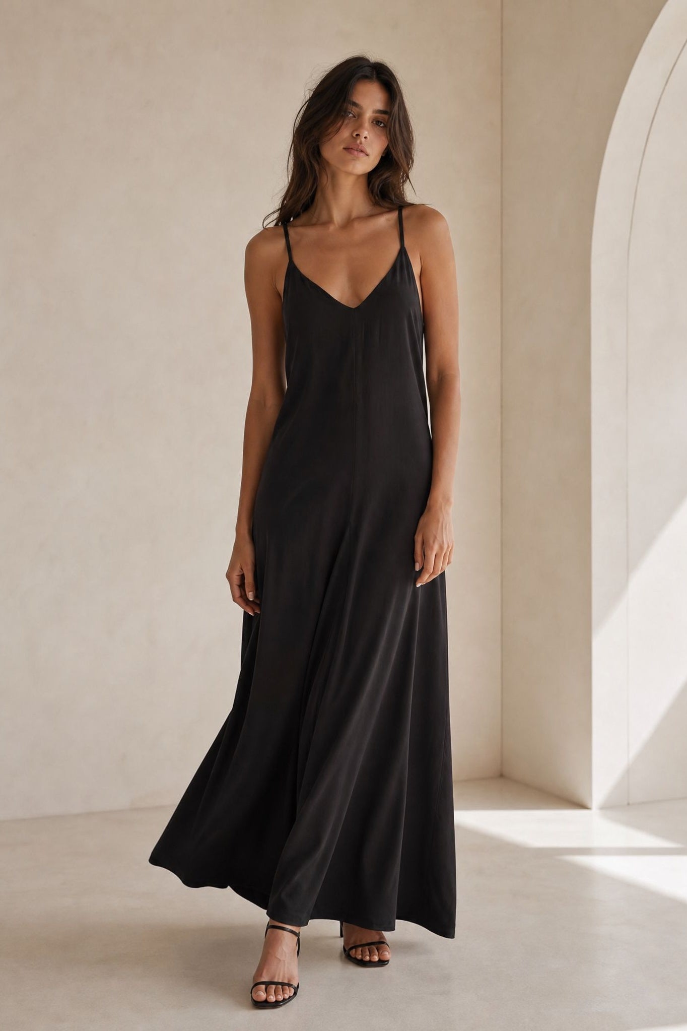 Robe longue fluide à bretelles fines