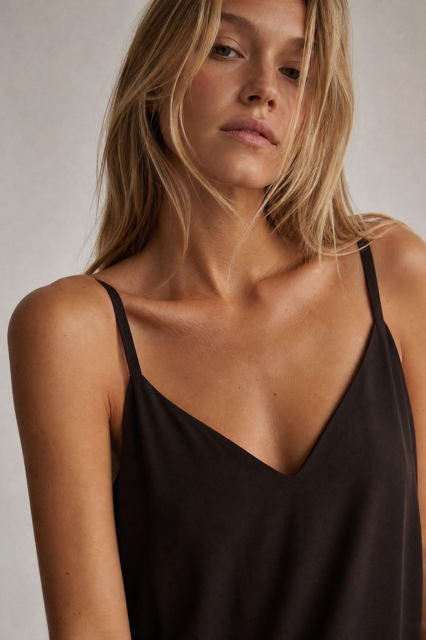 Robe longue fluide à bretelles fines