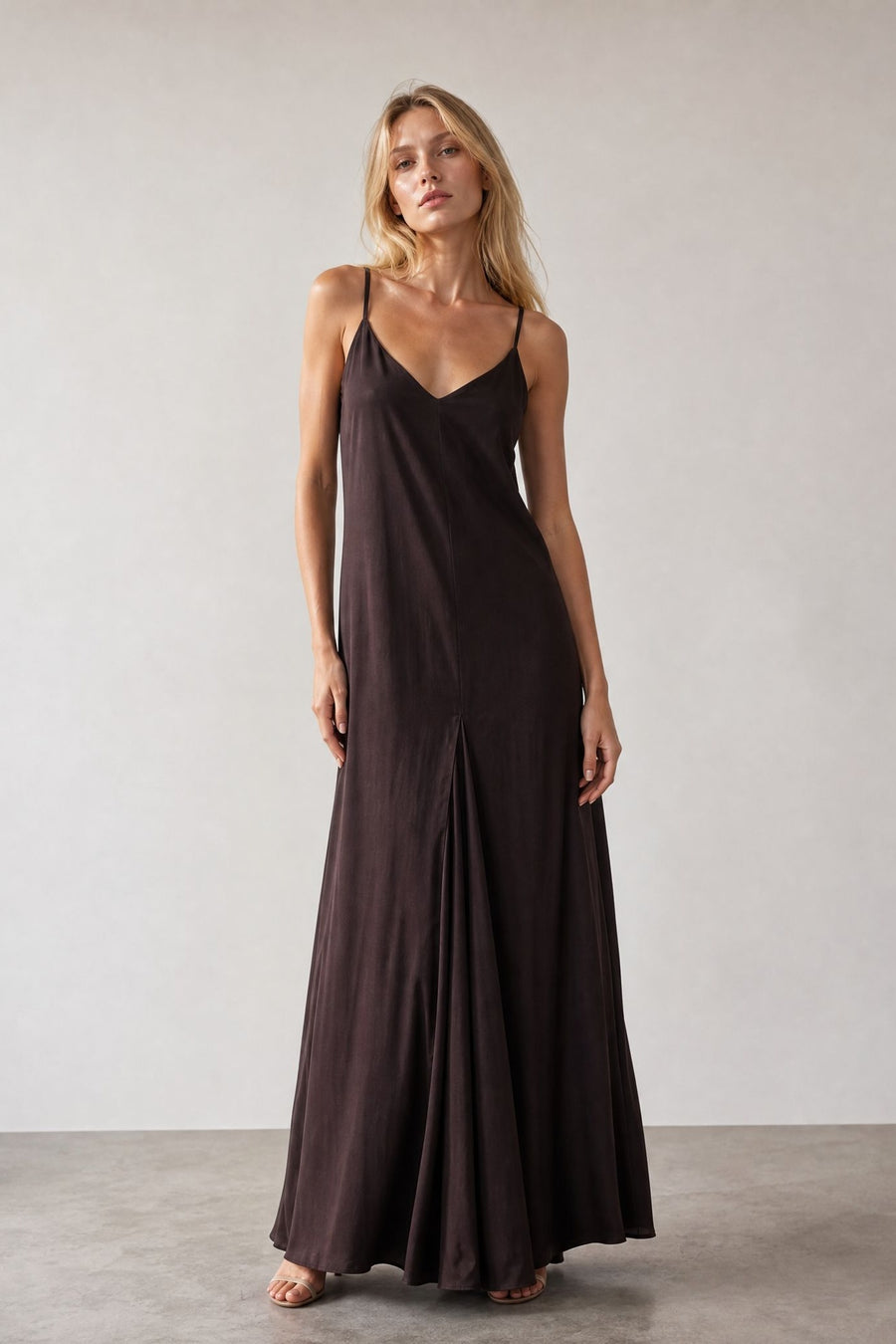 Robe longue fluide à bretelles fines