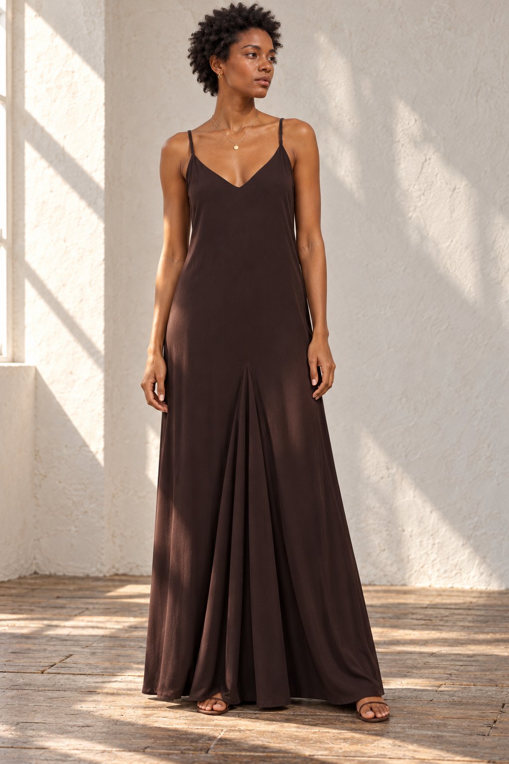 Robe longue fluide à bretelles fines
