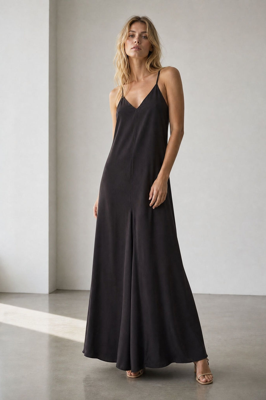 Robe longue fluide à bretelles fines