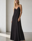 Robe longue fluide à bretelles fines