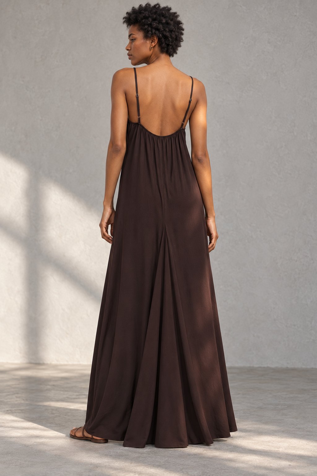 Robe longue fluide à bretelles fines