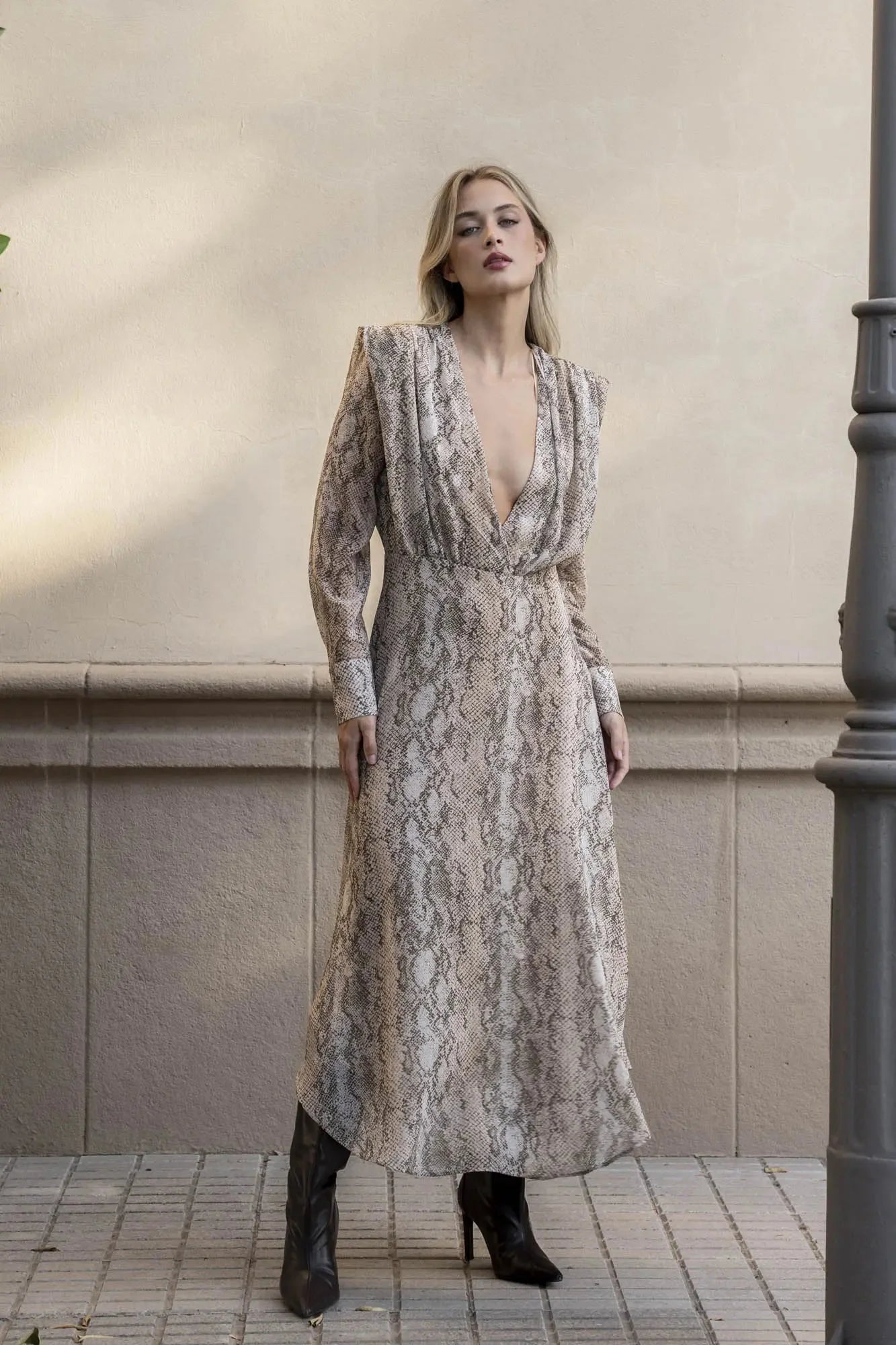 Robe imprimé python chic femme longue à manches longues, col drapé fluide