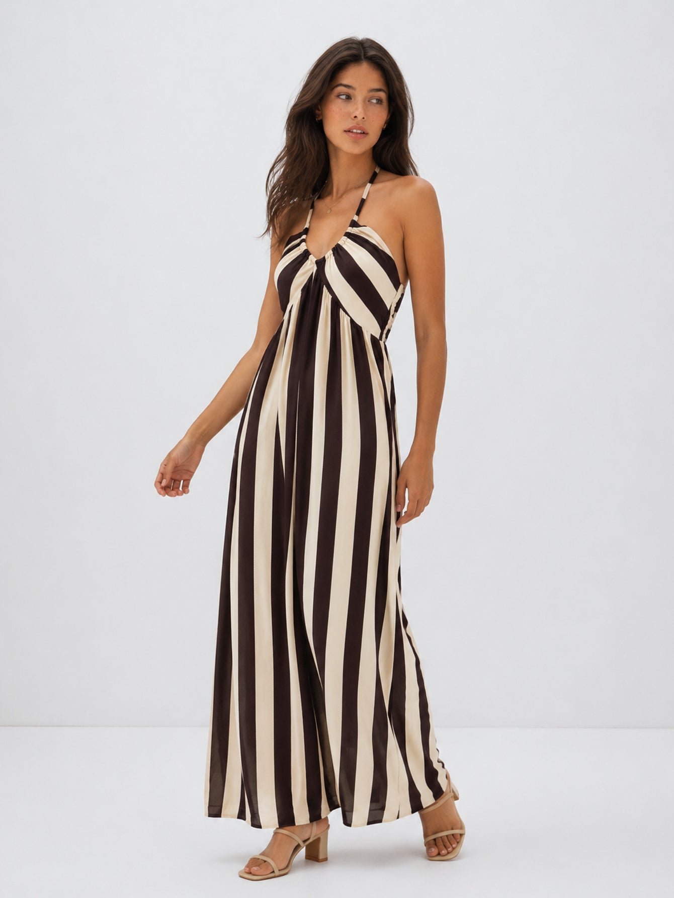 Robe longue rayée vue de profil