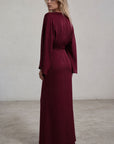 Robe longue satinée bordeaux col V nouée