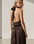 Robe longue satinée col halter
