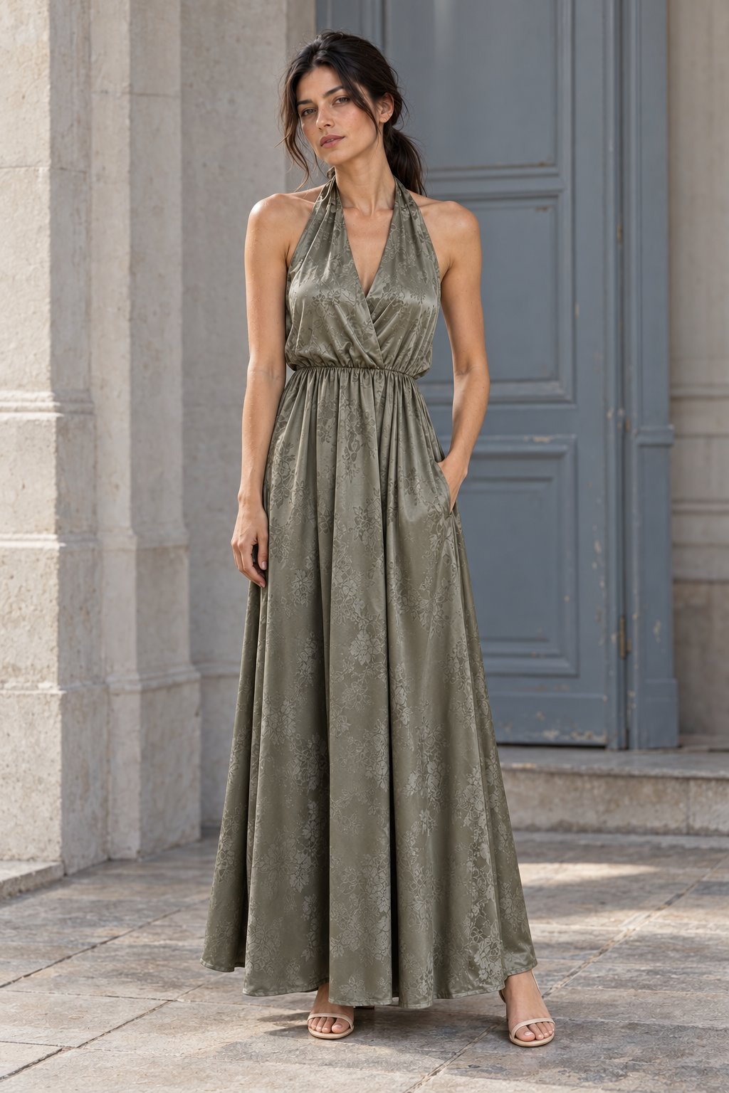 Robe longue satinée col halter