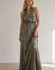 Robe longue satinée col halter