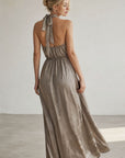 Robe longue satinée col halter