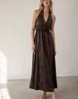 Robe longue satinée col halter