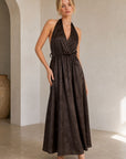 Robe longue satinée col halter