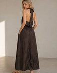 Robe longue satinée col halter