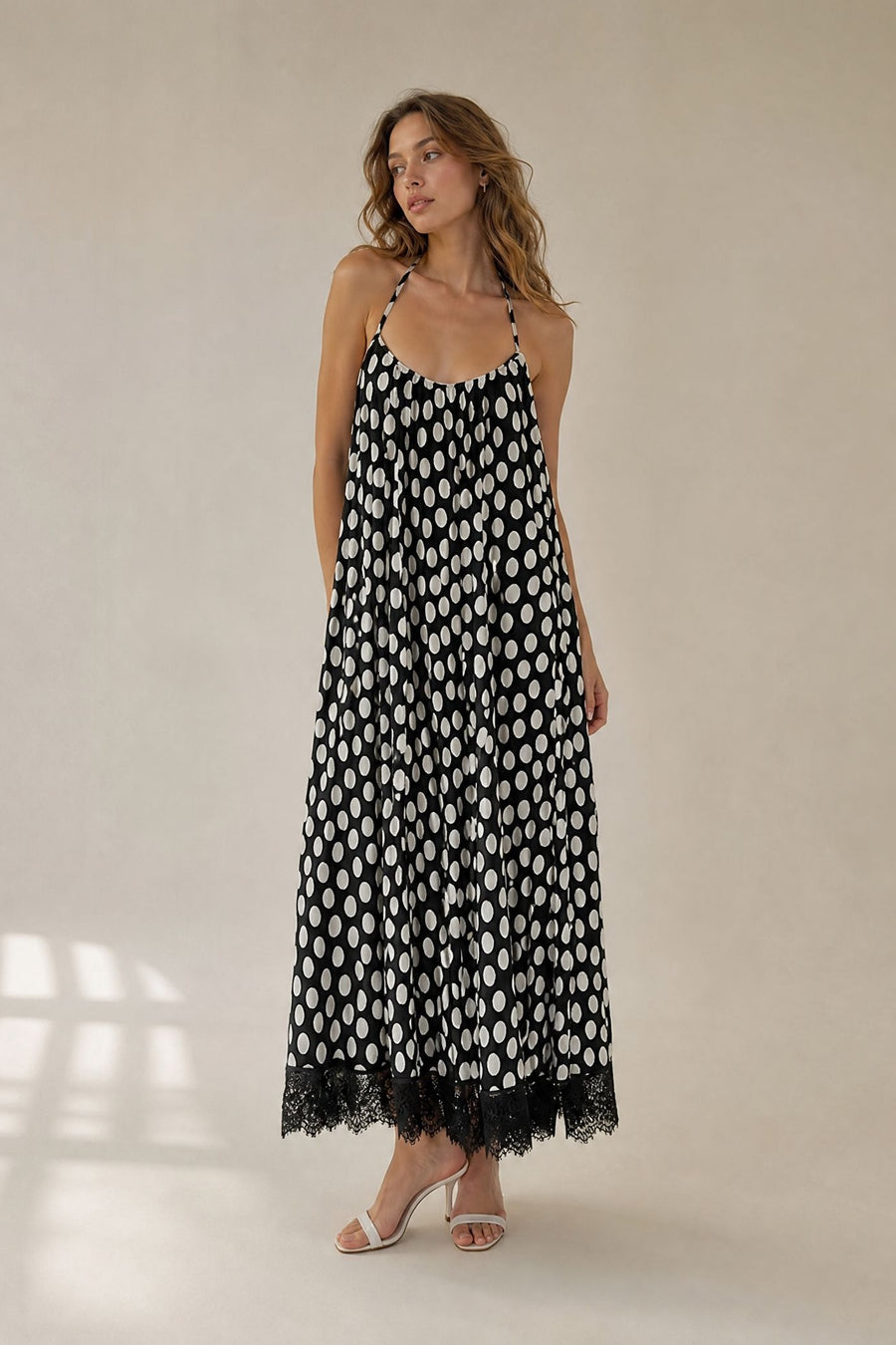 Robe maxi à pois col halter dentelle