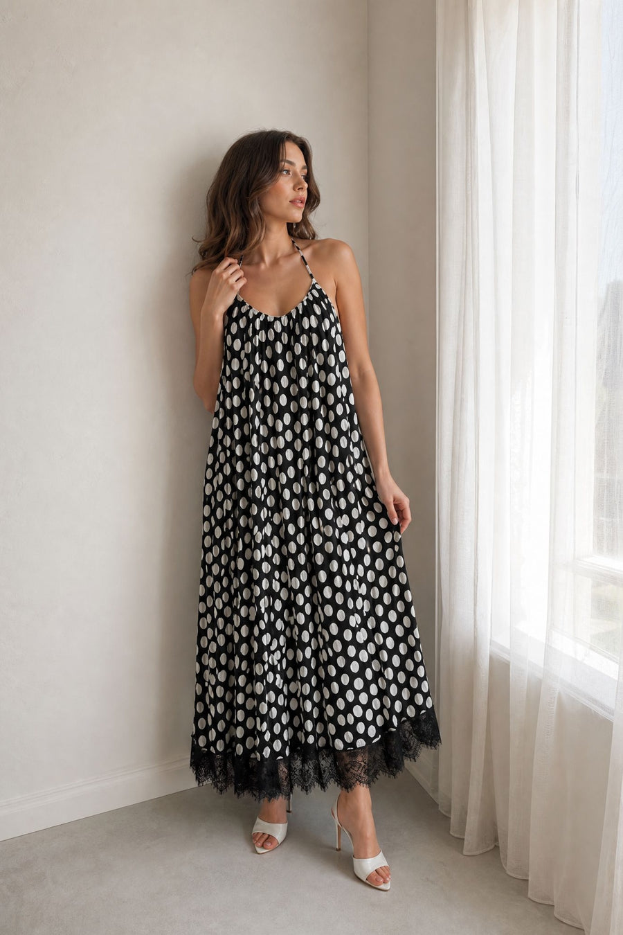 Robe maxi à pois col halter dentelle