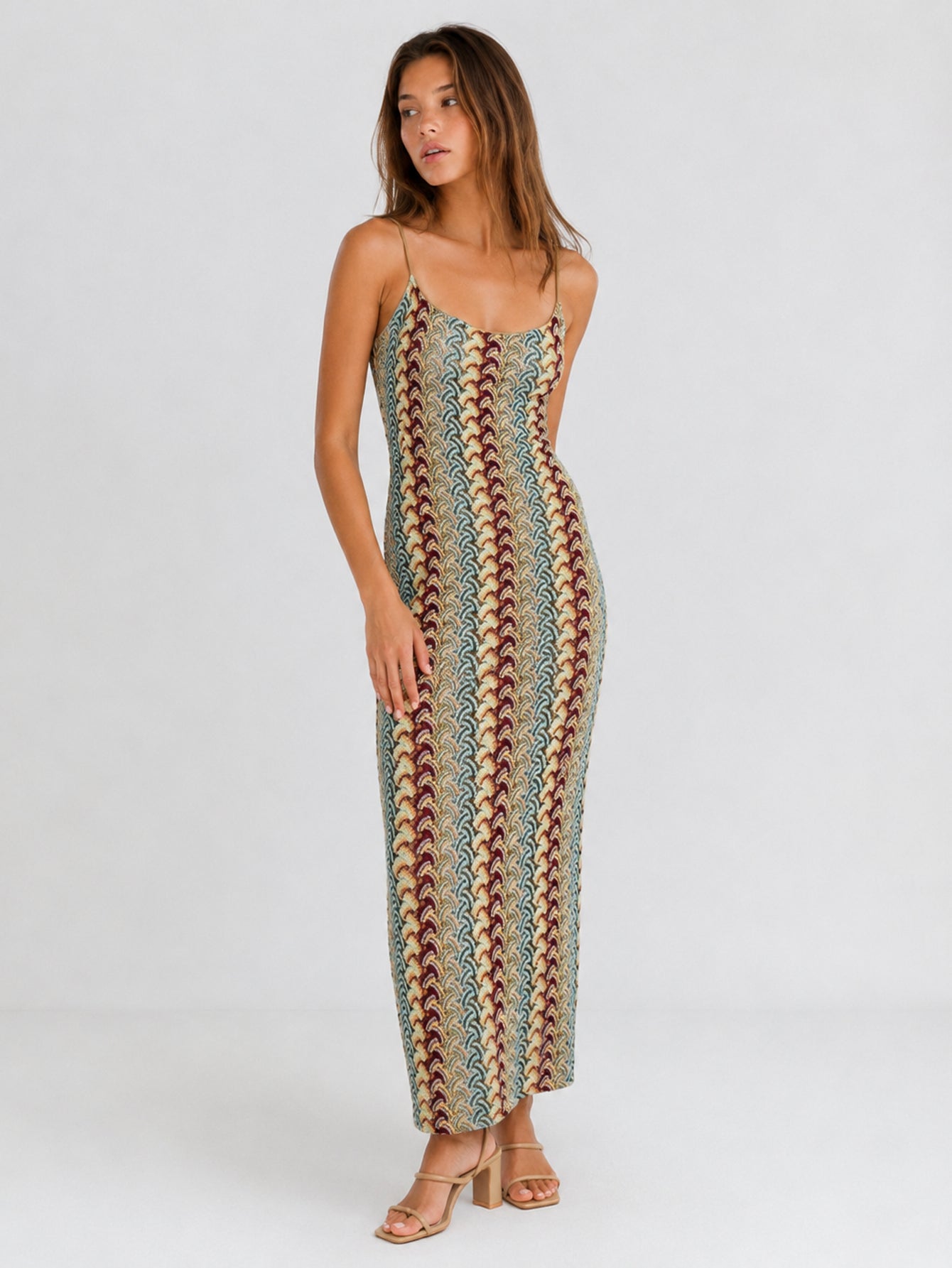 Robe maxi en crochet multicolore vue de face