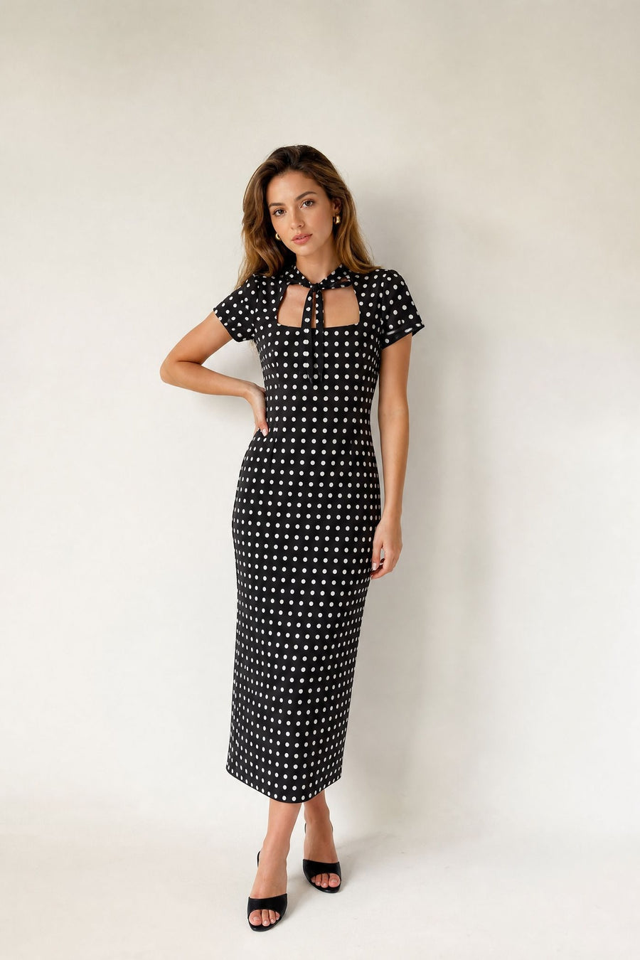 Robe midi à pois col carré