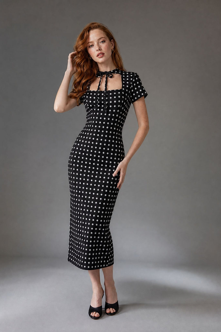 Robe midi à pois col carré