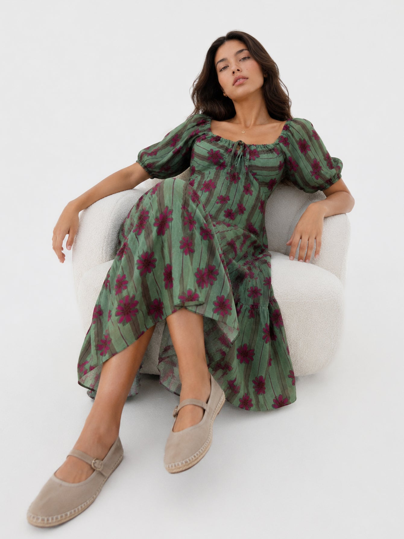 robe midi fleurie verte assise