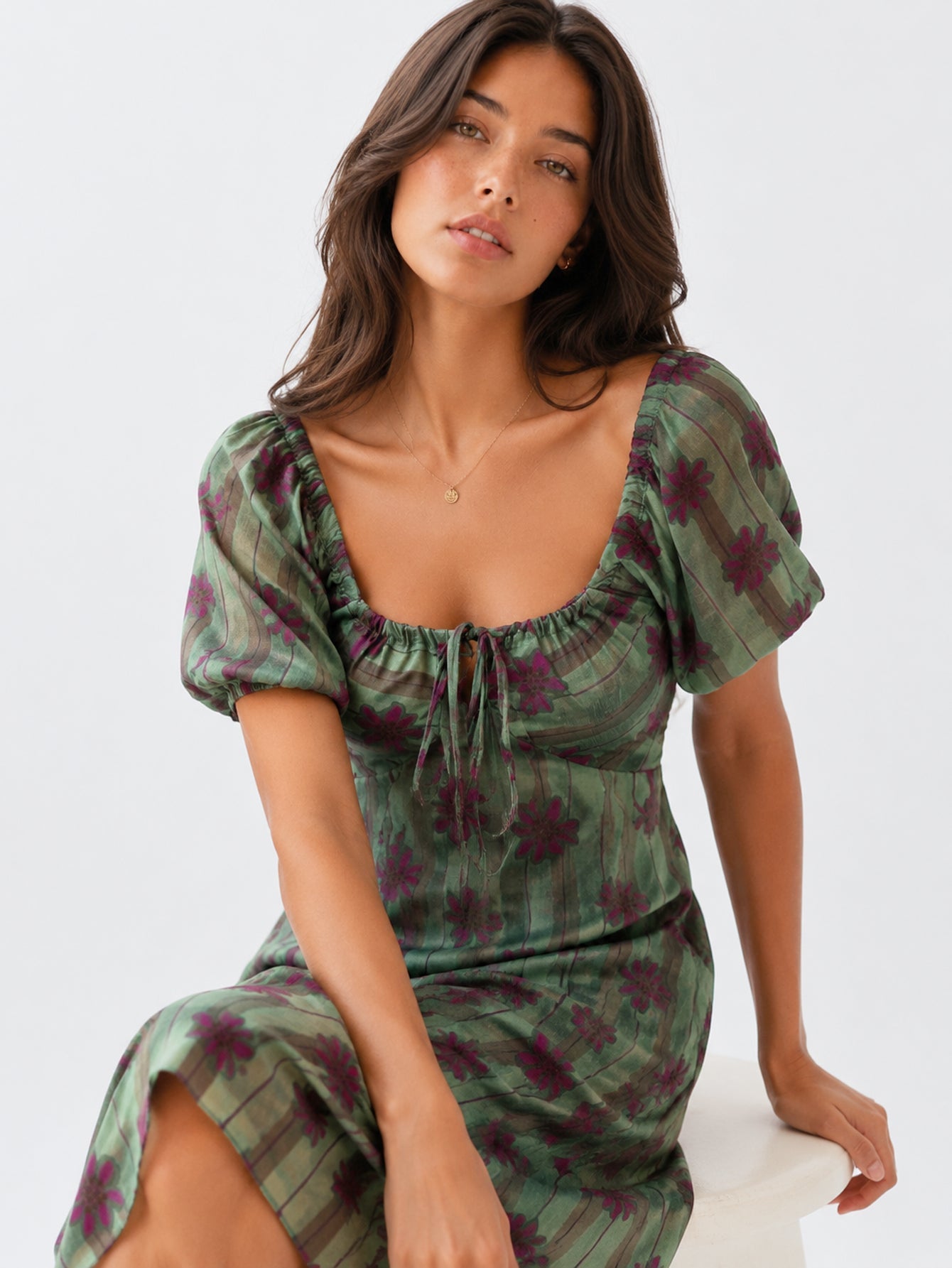 robe midi verte encolure carrée
