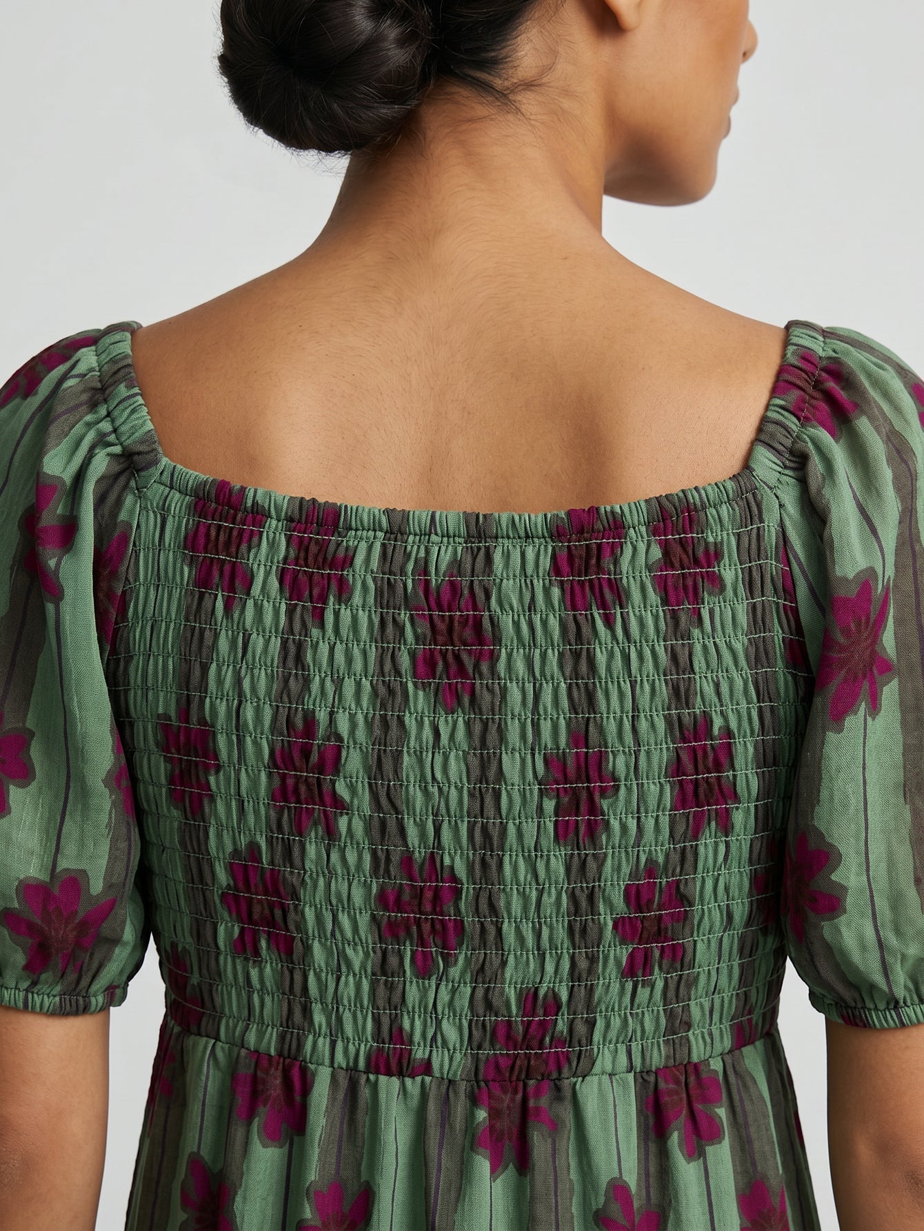 robe verte détail dos smocké