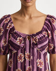 robe violette détail lien au décolleté