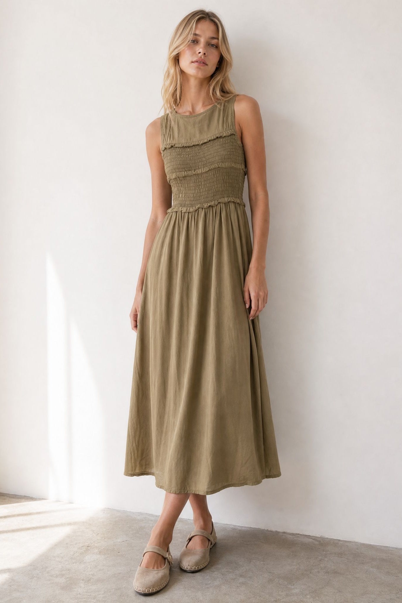 Robe midi fluide à buste smocké